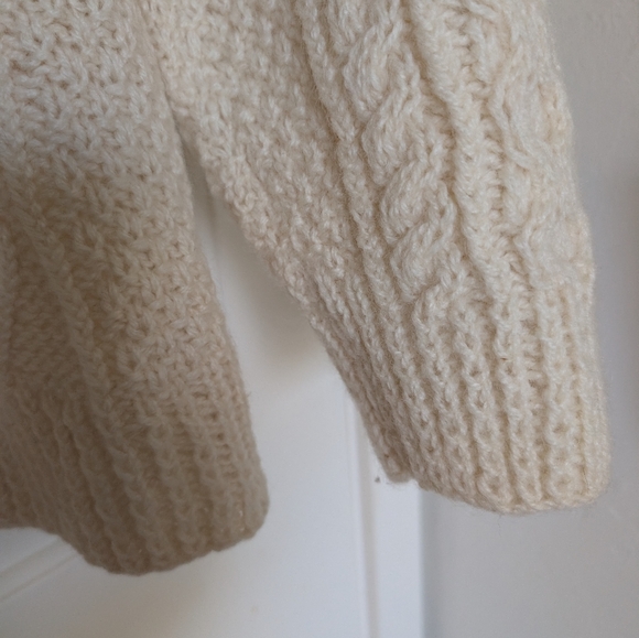 Irish 100% New Wool Fisherman Cable Knit Sweater. Carrais - Picture 4 of 7